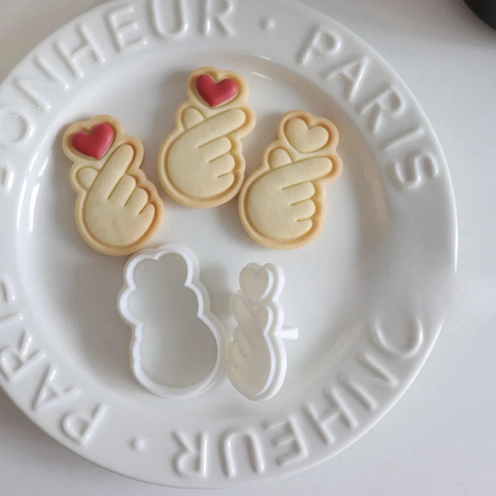 Emporte-pièces Geste d'Amour,  - Mini Kitchen Baking avis et prix